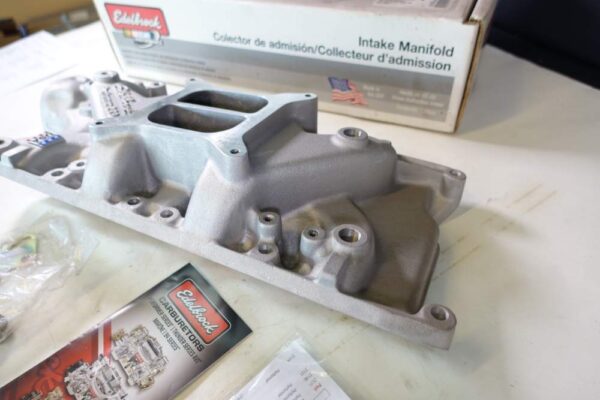 Edelbrock Performer Ansaugbrücke Ford V8 260, 289 und 302 – Bild 5